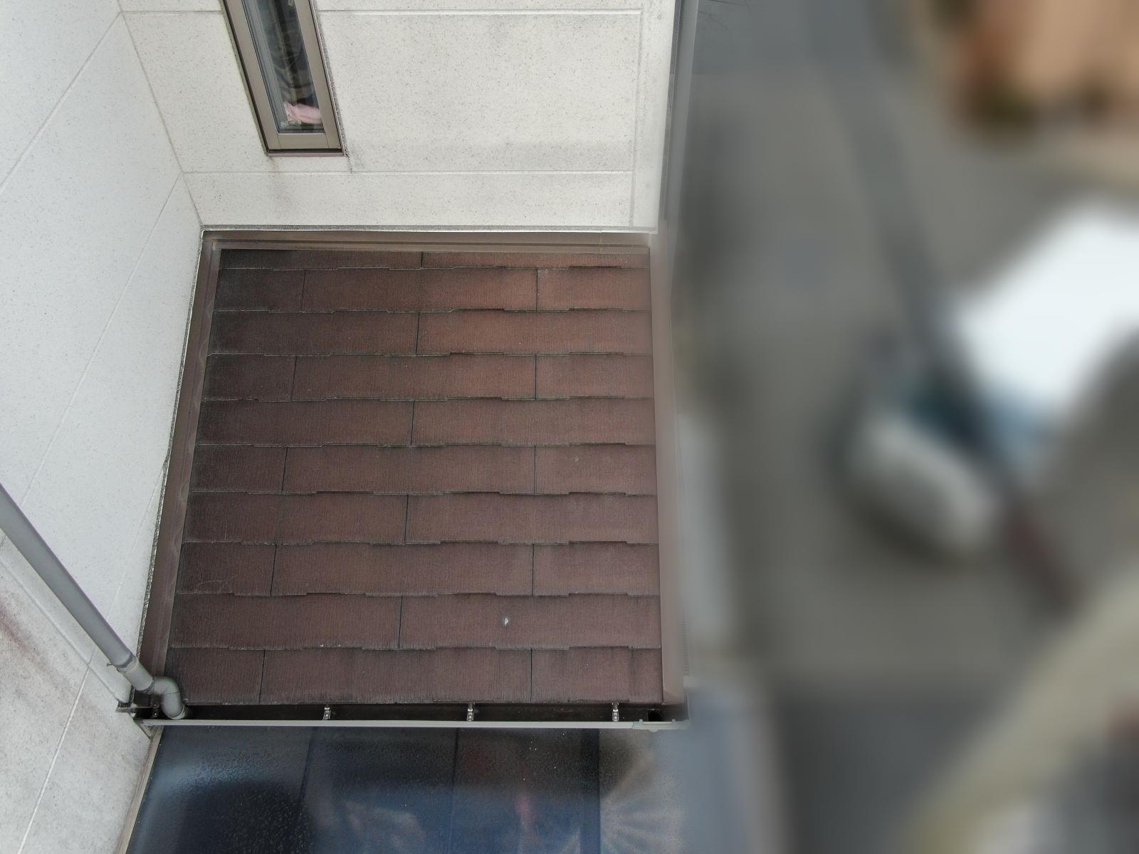 コロニアルNEO屋根をカバー工法で解決|外壁塗装 フレンチグリーン×ブラウン|堺市の施工事例