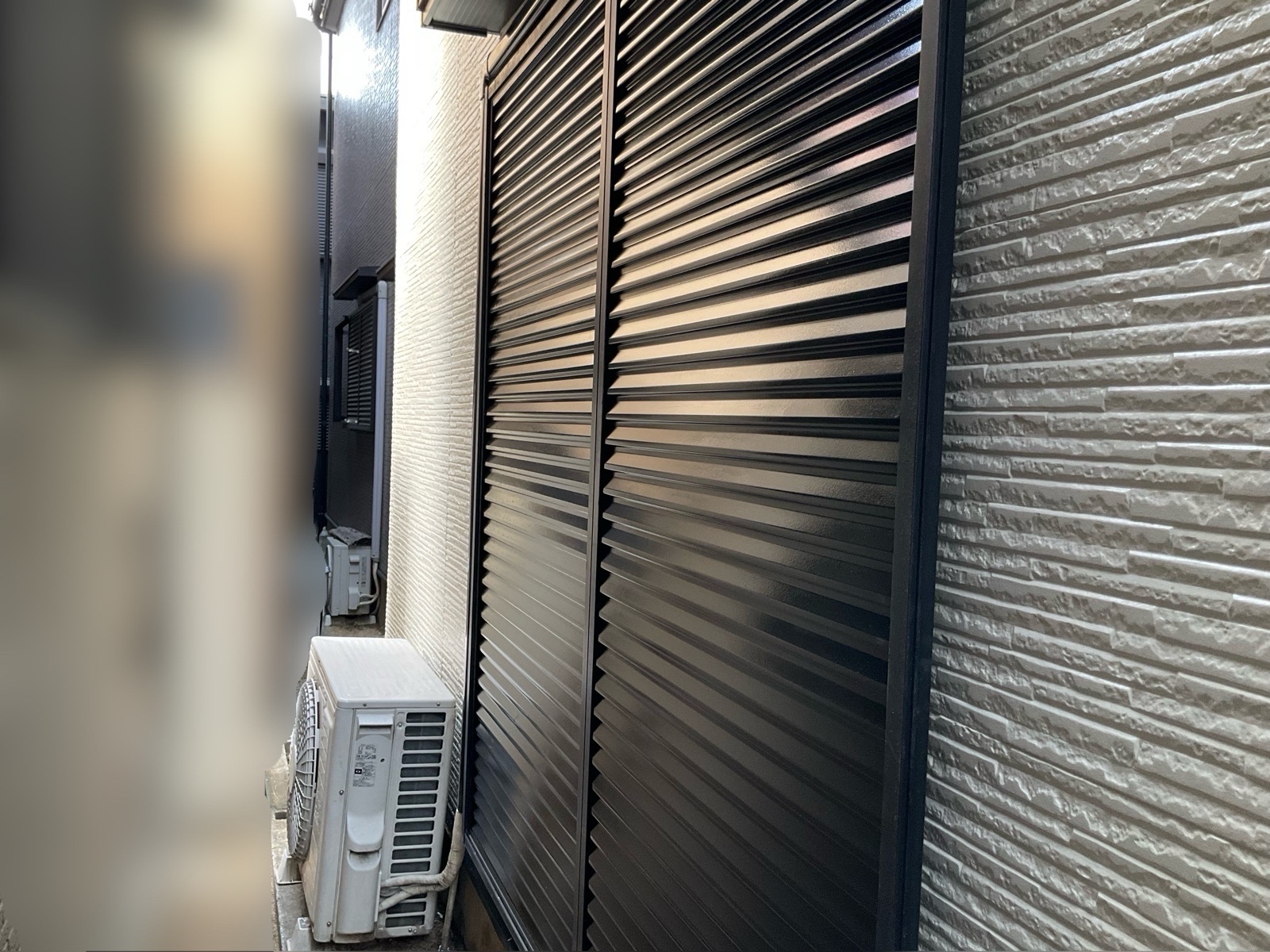 外壁塗装 ニュートラルホワイトで美観アップ|モニエル瓦屋根塗装(ラセットブラウン)堺市施工事例