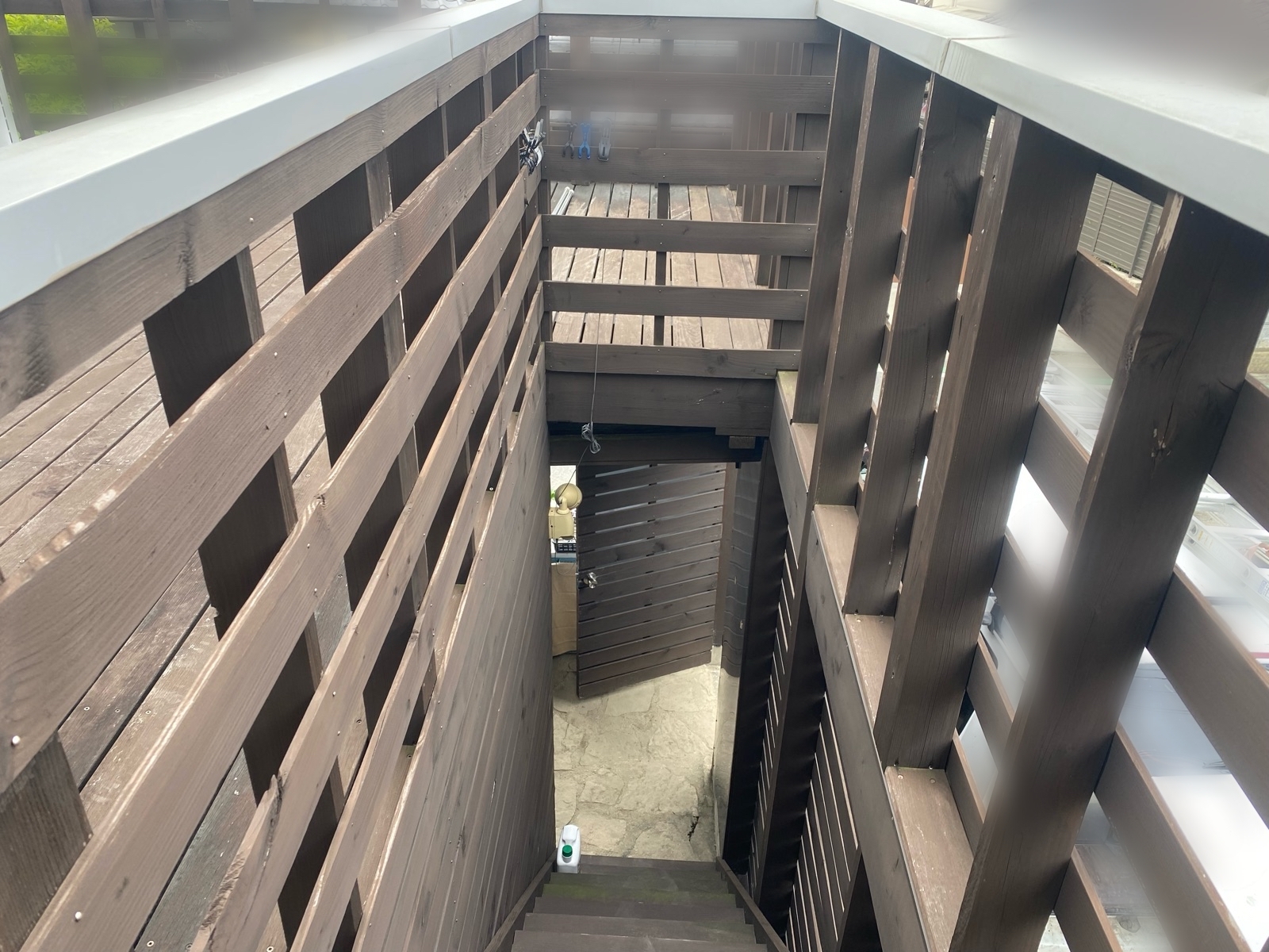 堺市東区|ウッドデッキ塗装で色褪せ・劣化を改善|ガードラックPRO施工事例