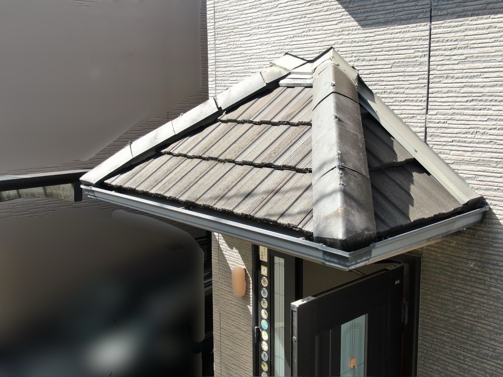 外壁塗装 ニュートラルホワイトで美観アップ|モニエル瓦屋根塗装(ラセットブラウン)堺市施工事例